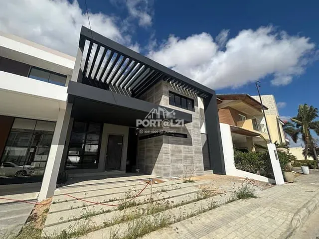 Casa 3 quartos e 5 banheiros, à venda, no bairro Fernando Idalino em Petrolina