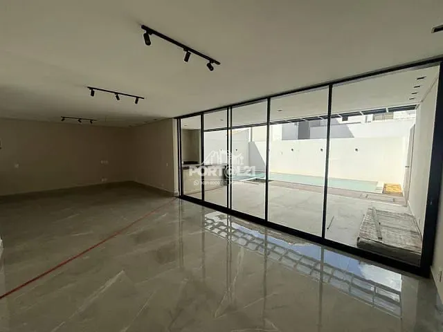 Casa 3 quartos e 5 banheiros, à venda, no bairro Fernando Idalino em Petrolina