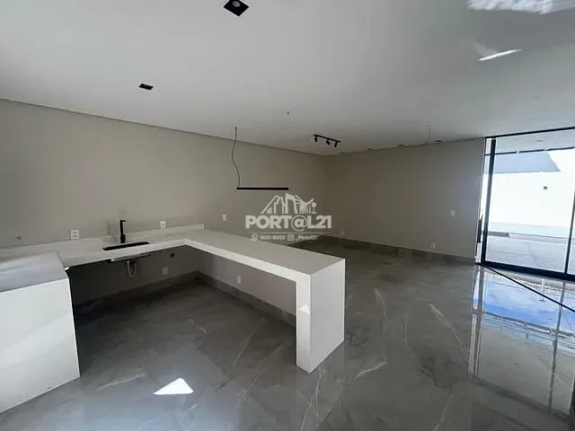 Casa 3 quartos e 5 banheiros, à venda, no bairro Fernando Idalino em Petrolina