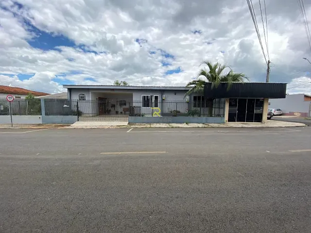 Casa com 515m² 3 quartos e 1 banheiro, à venda, no bairro Batel em Guarapuava