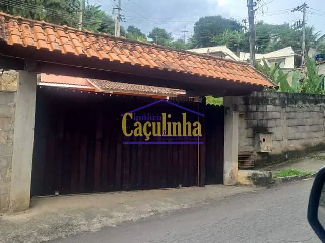 Casa com 2m² 7 quartos e 3 banheiros, à venda, no bairro José Barros em Vassouras