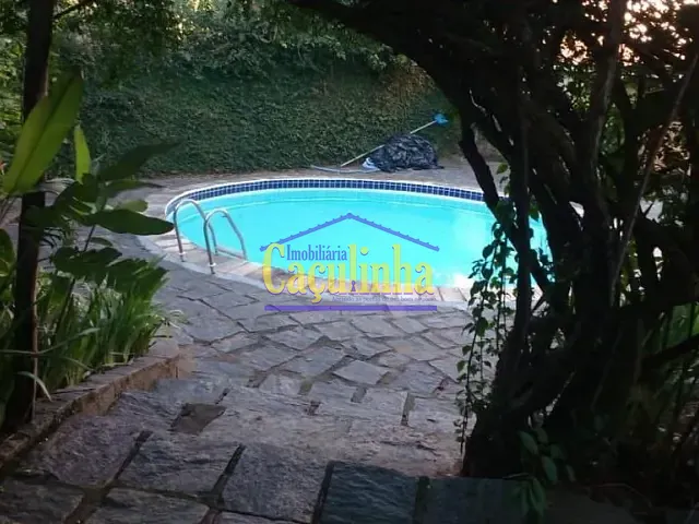 Casa com 2m² 7 quartos e 3 banheiros, à venda, no bairro José Barros em Vassouras