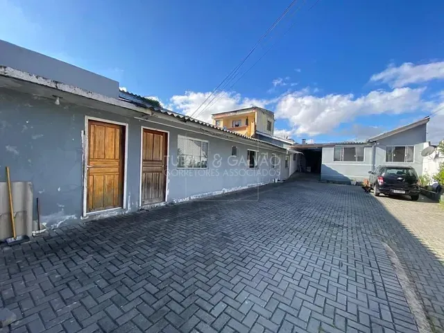 Casa com 200m² 6 quartos e 6 banheiros, à venda, no bairro Pinheirinho em Curitiba
