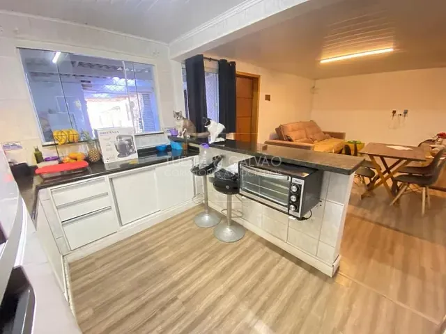 Casa com 200m² 6 quartos e 6 banheiros, à venda, no bairro Pinheirinho em Curitiba