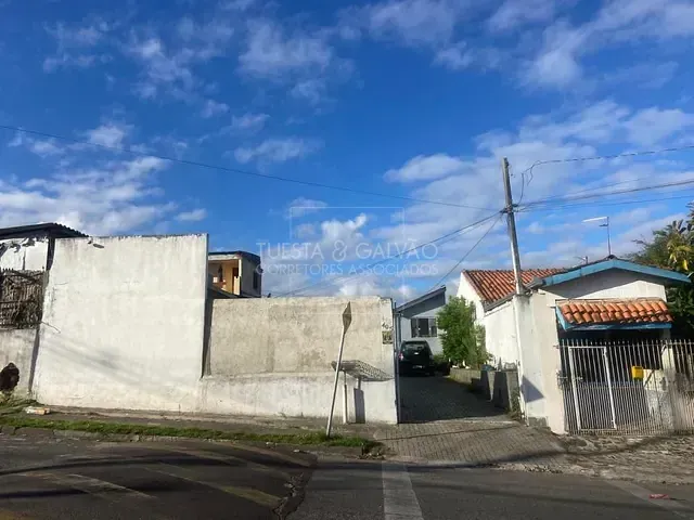Casa com 200m² 6 quartos e 6 banheiros, à venda, no bairro Pinheirinho em Curitiba