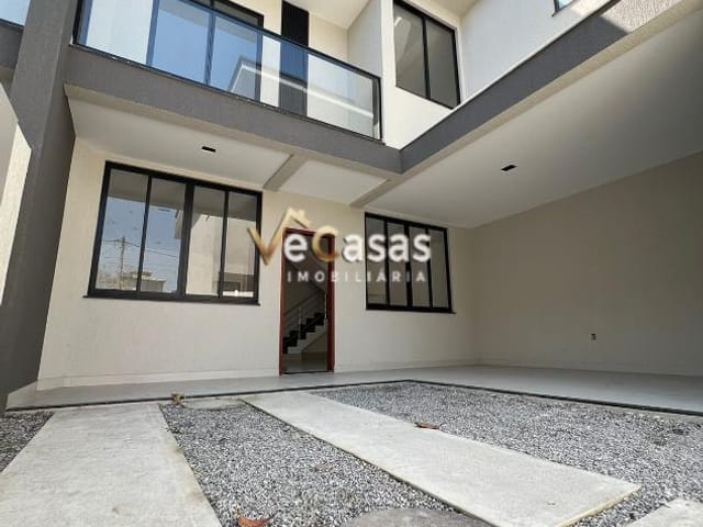 Casa com 145m² 3 quartos e 4 banheiros, à venda, no bairro Ouro Verde em Rio das Ostras