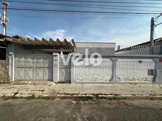 Casa com 250m² 3 quartos e 2 banheiros, à venda, no bairro Jardim Ana Emilia em Taubaté