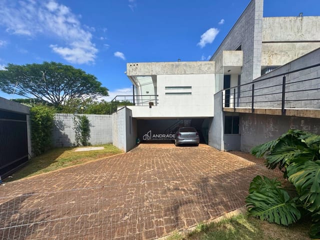 Casa com 671m² 3 quartos e 2 banheiros, à venda, no bairro Jardim Apucarana em Apucarana