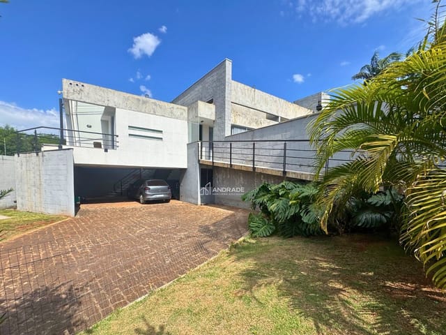 Casa com 671m² 3 quartos e 2 banheiros, à venda, no bairro Jardim Apucarana em Apucarana