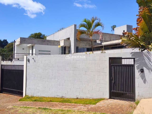 Casa com 671m² 3 quartos e 2 banheiros, à venda, no bairro Jardim Apucarana em Apucarana