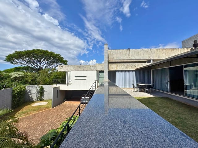 Casa com 671m² 3 quartos e 2 banheiros, à venda, no bairro Jardim Apucarana em Apucarana