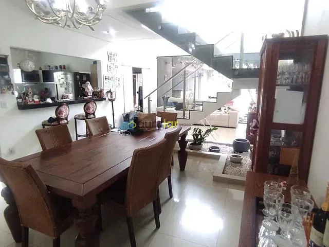 Casa com 360m² 3 quartos e 4 banheiros, à venda, no bairro Quinta Ranieri em Bauru