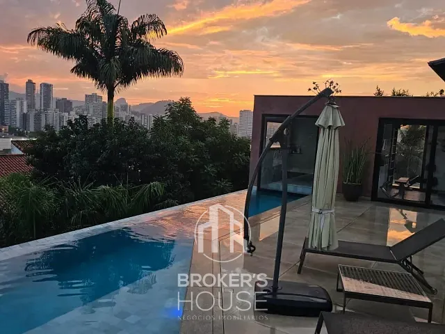 Casa com 980m² 4 quartos e 7 banheiros, à venda, no bairro Ilha do Boi em Vitória