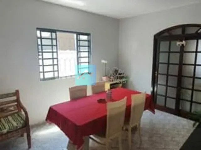 Casa com 274m² 4 quartos e 3 banheiros, à venda, no bairro Vila Tesouro em São José dos Campos