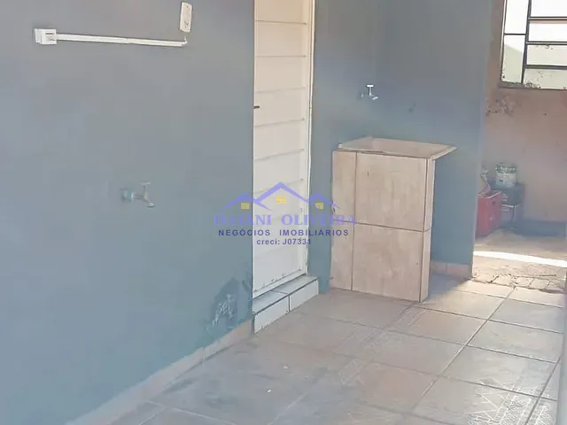 Casa 3 quartos e 2 banheiros, para alugar, no bairro VOTORANTIM em Cambará