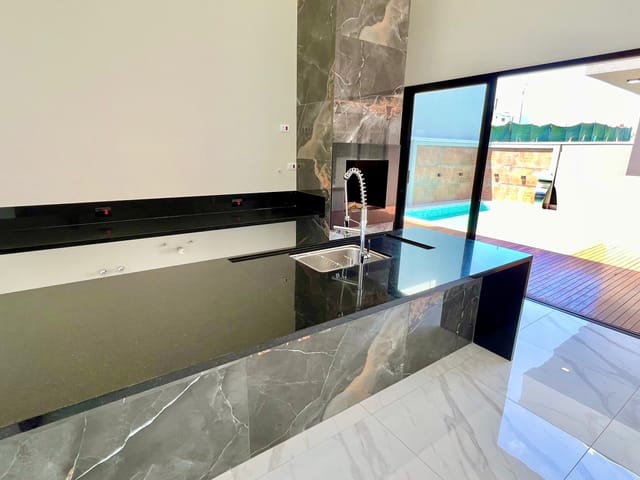 Casa com 300m² 3 quartos e 4 banheiros, à venda, no bairro Residencial Bellevie em Cambé