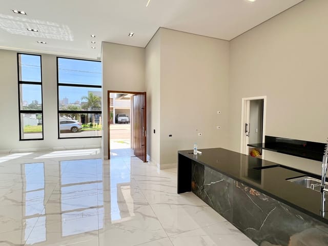 Casa com 300m² 3 quartos e 4 banheiros, à venda, no bairro Residencial Bellevie em Cambé