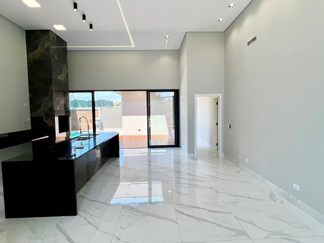 Casa com 300m² 3 quartos e 4 banheiros, à venda, no bairro Residencial Bellevie em Cambé
