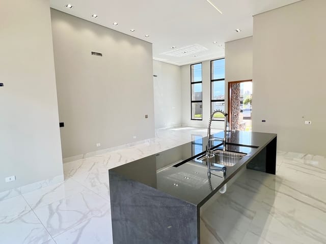 Casa com 300m² 3 quartos e 4 banheiros, à venda, no bairro Residencial Bellevie em Cambé