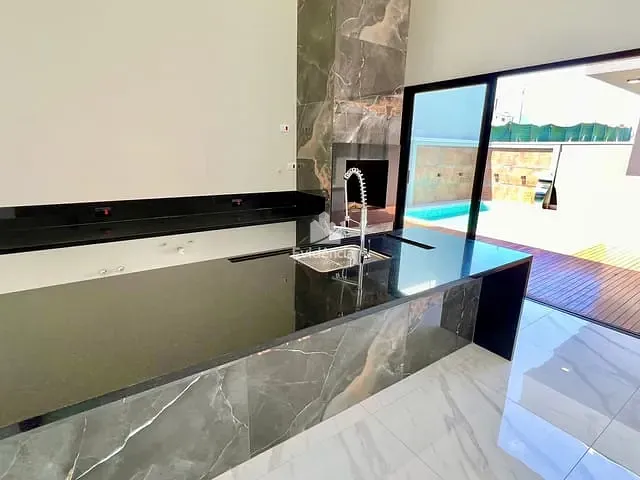 Casa com 300m² 3 quartos e 4 banheiros, à venda, no bairro Residencial Bellevie em Cambé