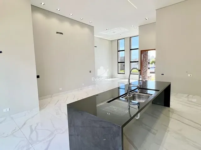 Casa com 300m² 3 quartos e 4 banheiros, à venda, no bairro Residencial Bellevie em Cambé