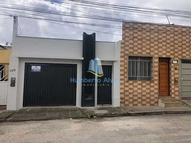 Casa com 215m² 3 quartos e 2 banheiros, à venda, no bairro Alto Maron em Vitória da Conquista
