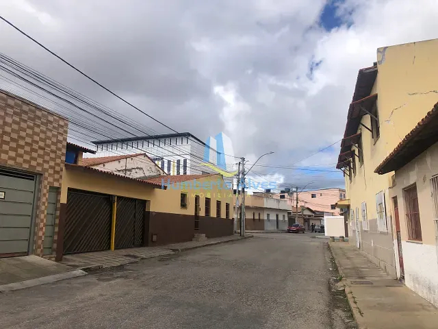 Casa com 215m² 3 quartos e 2 banheiros, à venda, no bairro Alto Maron em Vitória da Conquista