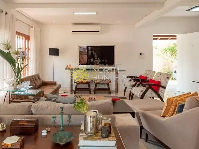 Casa com 450m² 4 quartos e 5 banheiros, para alugar, no bairro Jurerê Internacional em Florianópolis