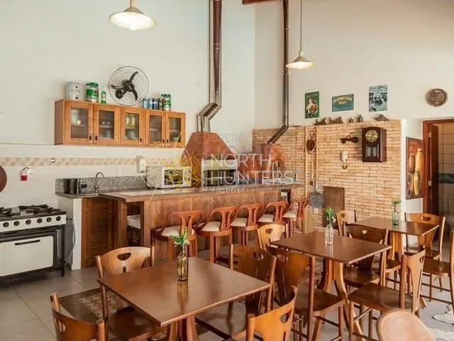 Casa com 450m² 4 quartos e 5 banheiros, para alugar, no bairro Jurerê Internacional em Florianópolis