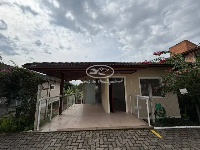 Casa 3 quartos e 3 banheiros, para alugar, no bairro Jardim Martinelli (Penedo) em Itatiaia