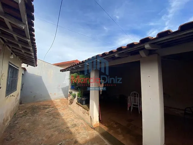 Casa com 304m² 3 quartos e 2 banheiros, à venda, no bairro Vila Prado em Ituverava