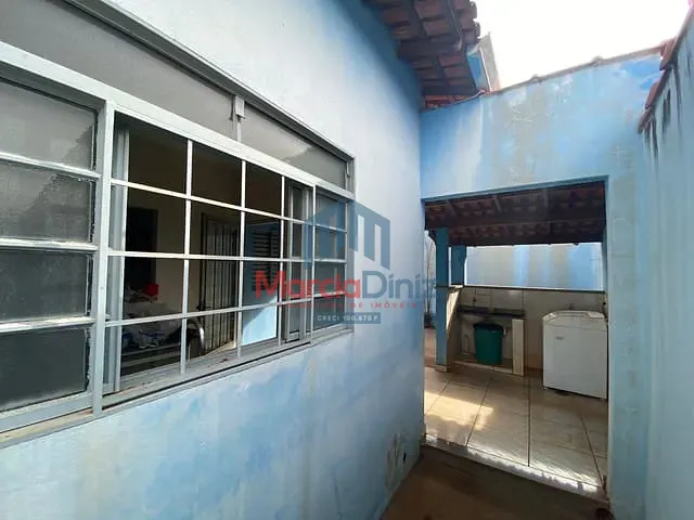 Casa com 304m² 3 quartos e 2 banheiros, à venda, no bairro Vila Prado em Ituverava