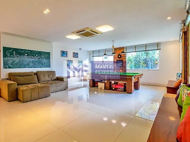 Casa com 595m² 6 quartos e 7 banheiros, à venda, no bairro Humaitá em Rio de Janeiro
