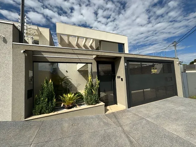Casa com 300m² 3 quartos e 4 banheiros, à venda, no bairro Rita Vieira em Campo Grande