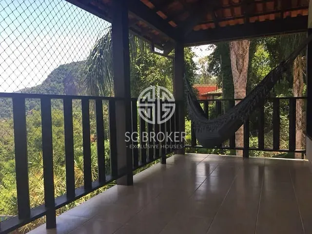 Casa com 1200m² 4 quartos e 5 banheiros, à venda, no bairro Itaipava em Petrópolis