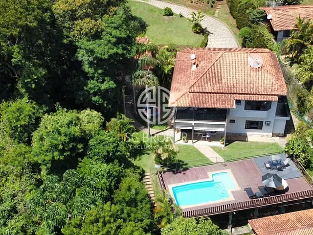 Casa com 1200m² 4 quartos e 5 banheiros, à venda, no bairro Itaipava em Petrópolis