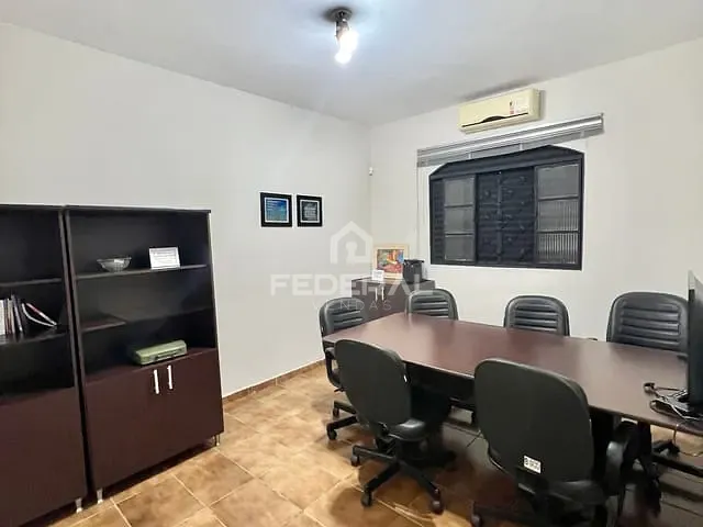 Casa com 431m² 4 quartos e 2 banheiros, à venda, no bairro Jardim América em Goiânia