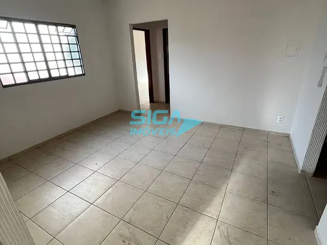Sobrado com 200m² 3 quartos e 1 banheiro, para alugar, no bairro Centro em Pouso Alegre