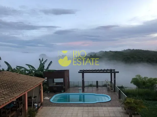 Casa com 700m² 3 quartos e 4 banheiros, à venda, no bairro Ano Bom em Barra Mansa
