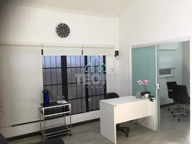 Casa com 300m², à venda, no bairro Jardim Maria Augusta em Taubaté