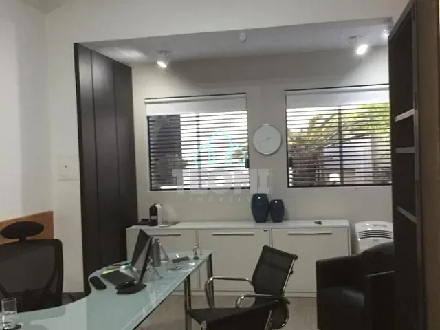 Casa com 300m², à venda, no bairro Jardim Maria Augusta em Taubaté
