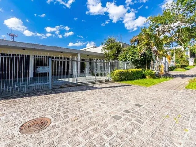 Casa com 303m² 4 quartos e 4 banheiros, para alugar, no bairro Seminário em Curitiba