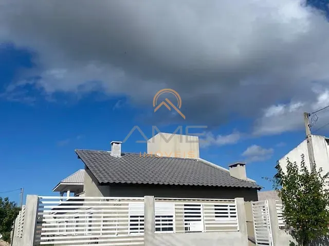 Casa com 290m² 3 quartos e 2 banheiros, à venda, no bairro Laranjal em Pelotas