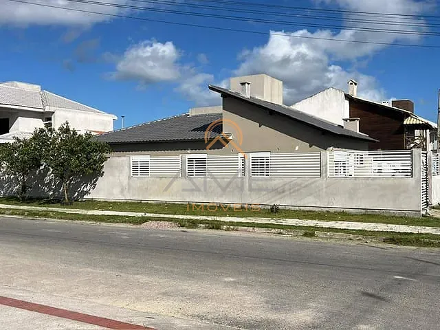 Casa com 290m² 3 quartos e 2 banheiros, à venda, no bairro Laranjal em Pelotas