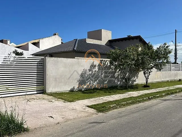 Casa com 290m² 3 quartos e 2 banheiros, à venda, no bairro Laranjal em Pelotas