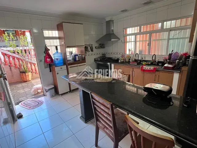 Casa com 400m² 4 quartos e 4 banheiros, à venda, no bairro Vila Pierina em São Paulo