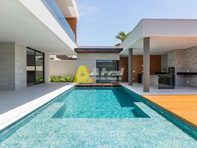 Casa com 600m² 5 quartos e 5 banheiros, à venda, no bairro Barra da Tijuca em Rio de Janeiro