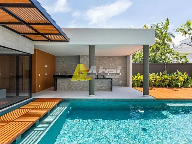 Casa com 600m² 5 quartos e 5 banheiros, à venda, no bairro Barra da Tijuca em Rio de Janeiro