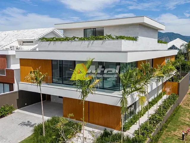 Casa com 600m² 5 quartos e 5 banheiros, à venda, no bairro Barra da Tijuca em Rio de Janeiro