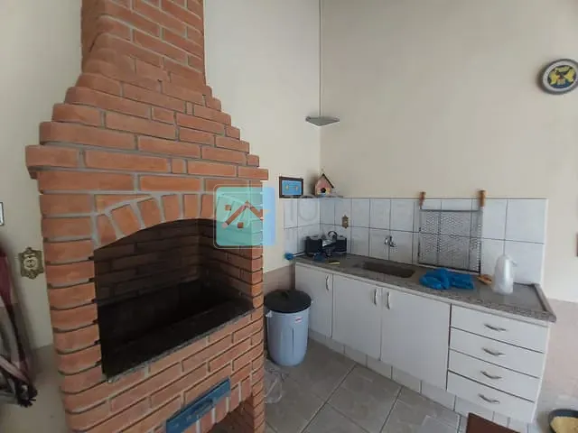 Casa com 300m² 5 quartos e 4 banheiros, à venda, no bairro Jardim Santa Maria em Jacareí